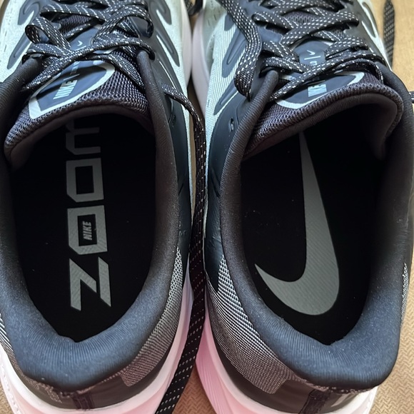Nike Zoom Winflo Gray and Black Running Shoes - Picture 5 of 6
